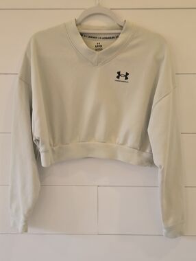 Under Armour Cropped V-Neck Sweatshirt in Light Sage